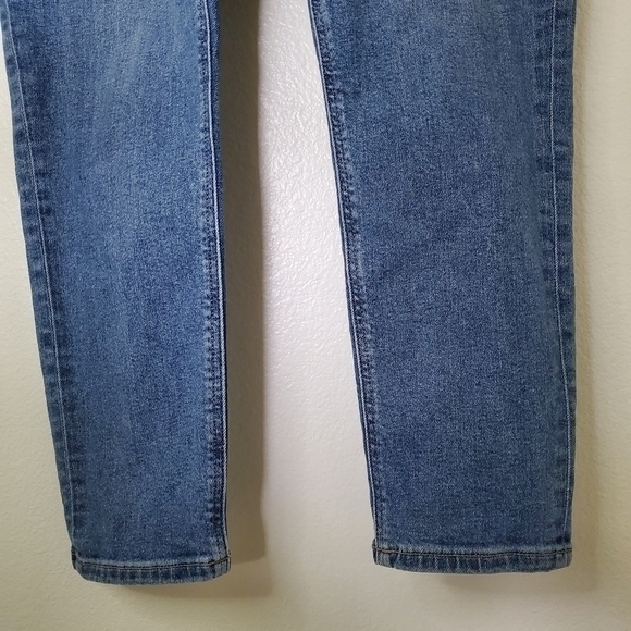 American Eagle Women's High Rise Tapered Mom Jeans in Stretch Denim Short Inseam - Picture 5 of 13